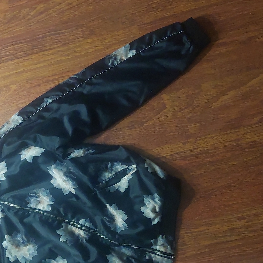 Floral jacket - Picture 3 of 6